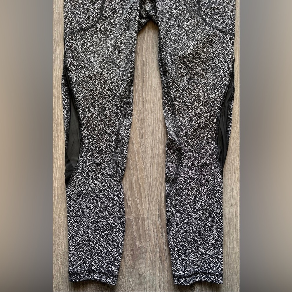 Lululemon Size 6 invigorate Black and White Leggings *Please read description* - Picture 4 of 12